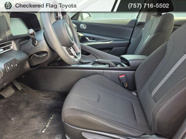 Used 2025 Abyss Black Hyundai SE image 14