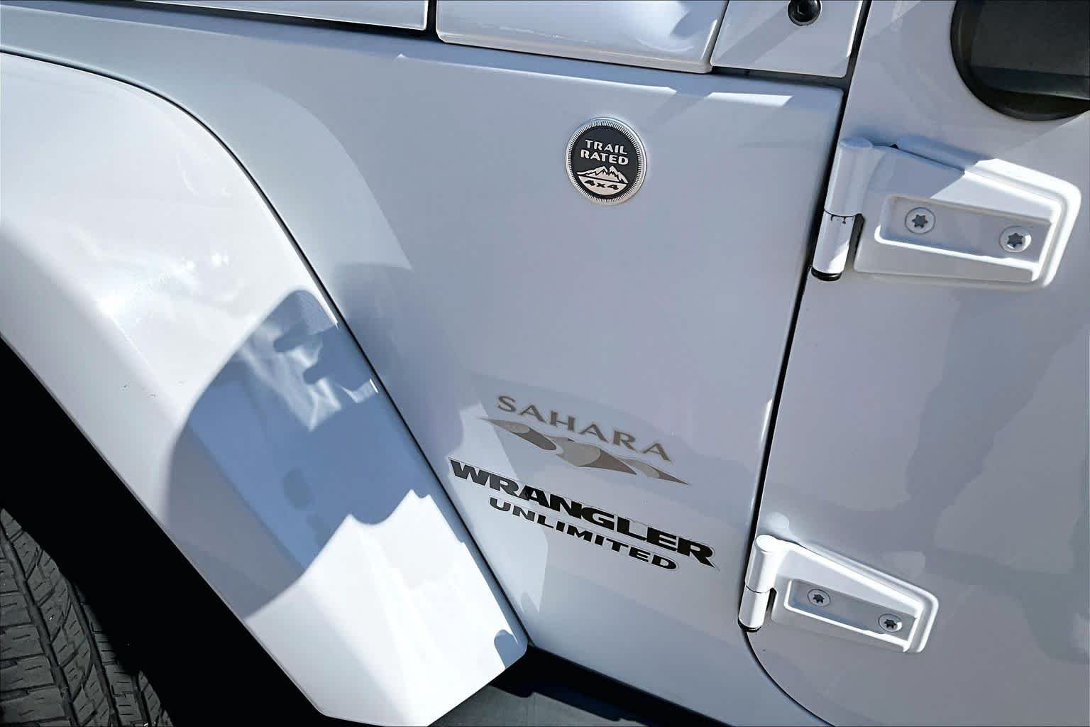 Used 2013 Bright White Jeep Sahara image 31