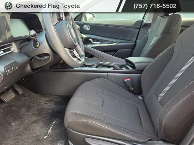 Used 2025 Abyss Black Hyundai SE image 14