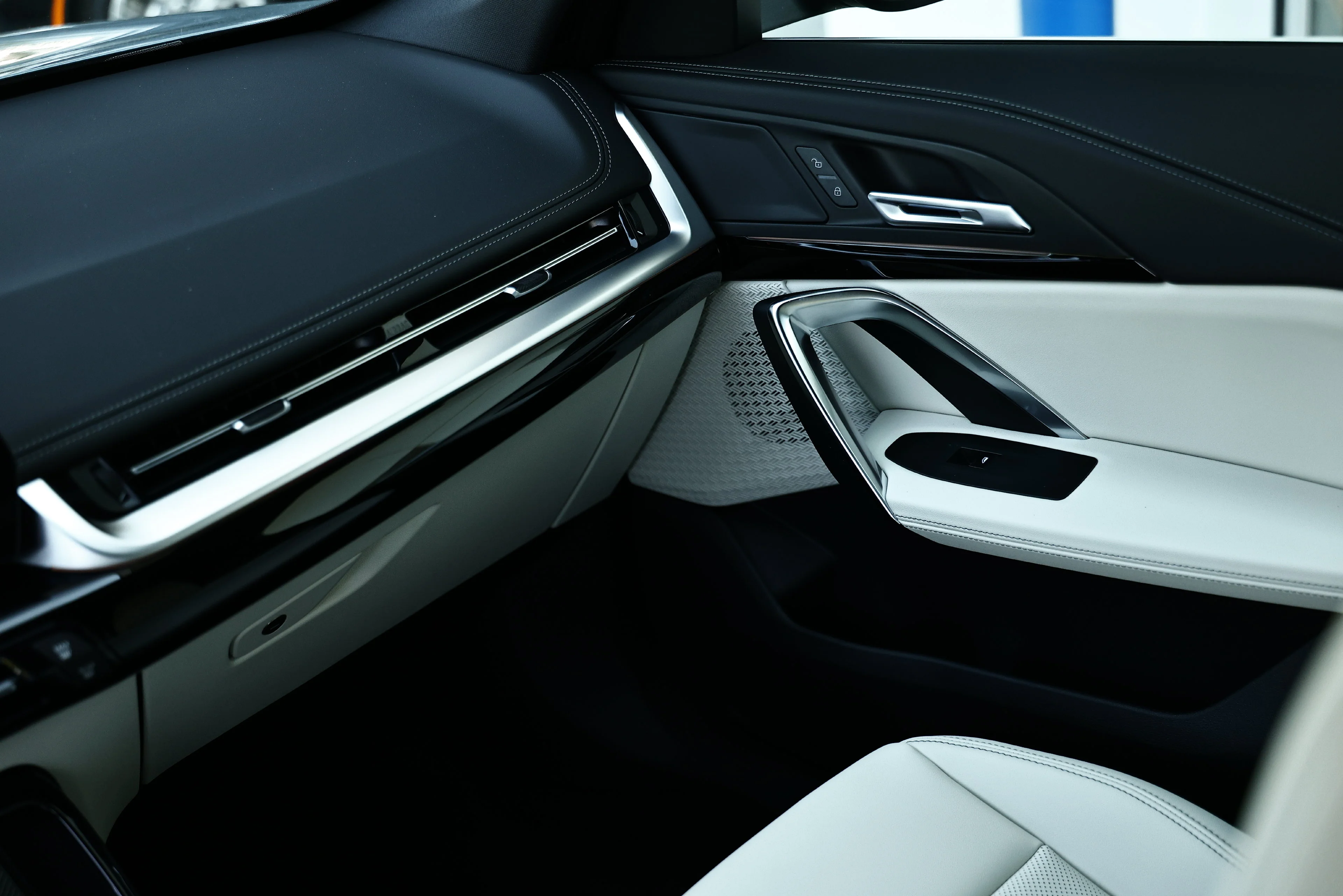New 2027 Cape York Green Metallic BMW xDrive28i image 29