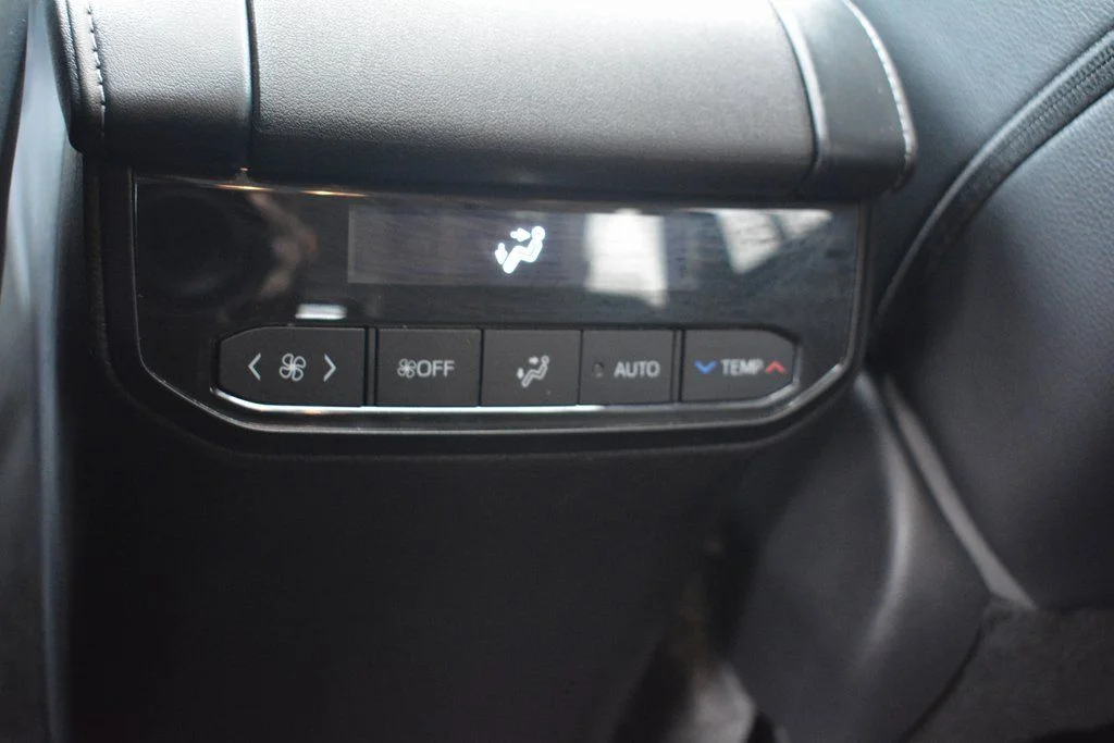 2023 Toyota Highlander XLE - Photo 24