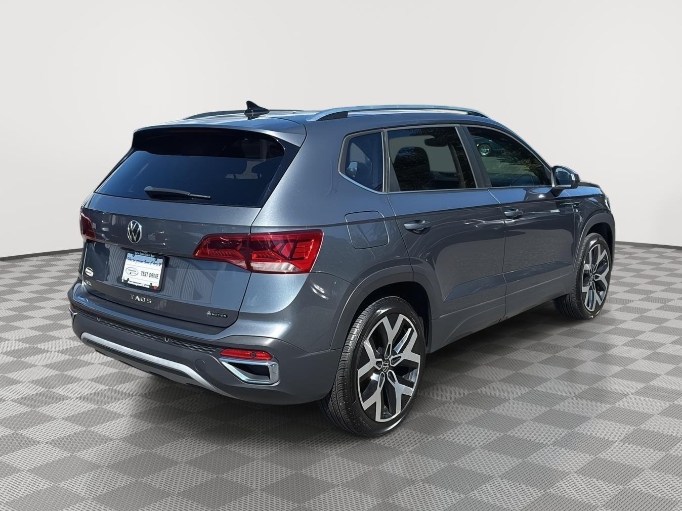 Used 2022 Platinum Gray Metallic Volkswagen SEL image 5