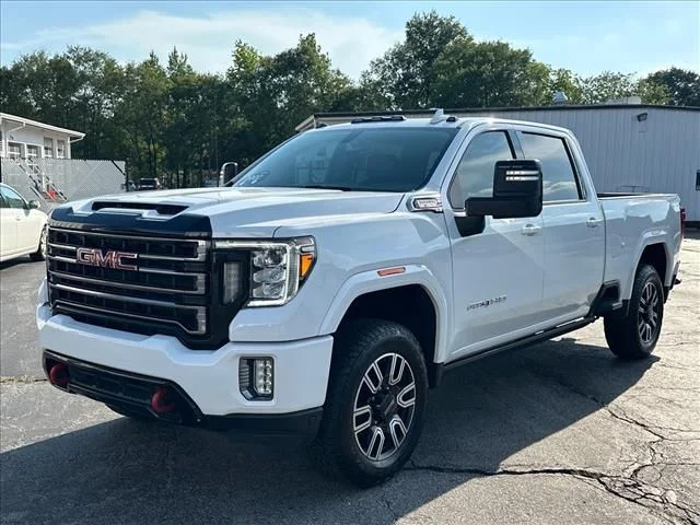 Used 2022 White GMC AT4 image 5