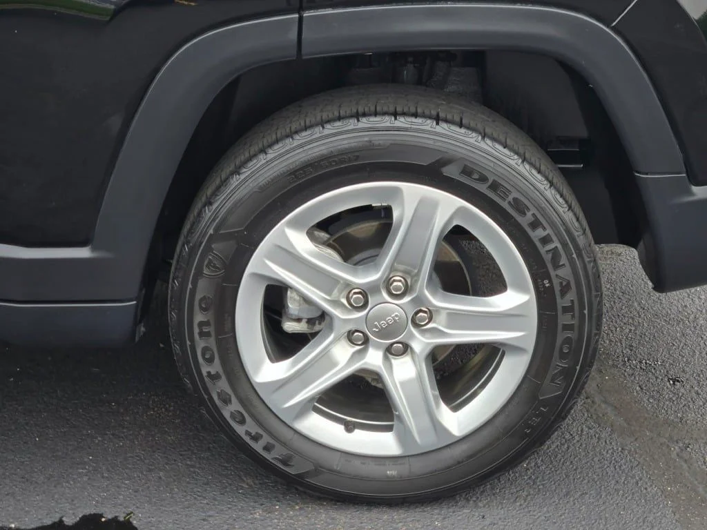 Used 2023 Black Jeep Latitude image 17