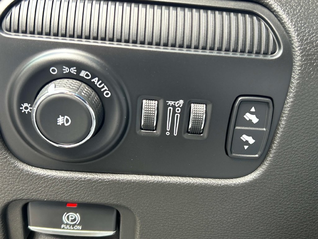 Used 2022 Black Jeep Series II image 23