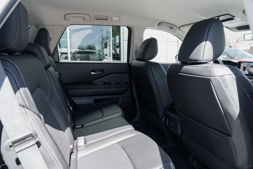 New 2026 Everest White Pearl TriCoat Nissan SL image 26