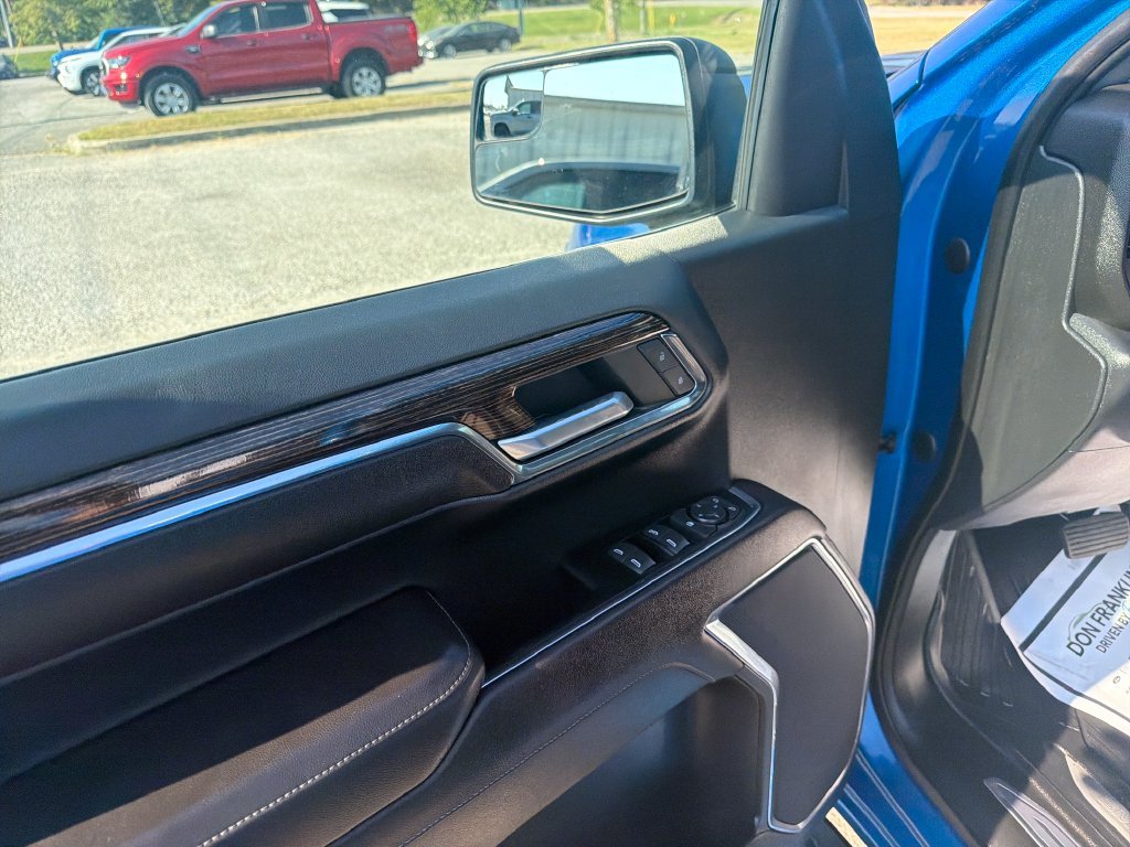Used 2023 Blue GMC Elevation image 11