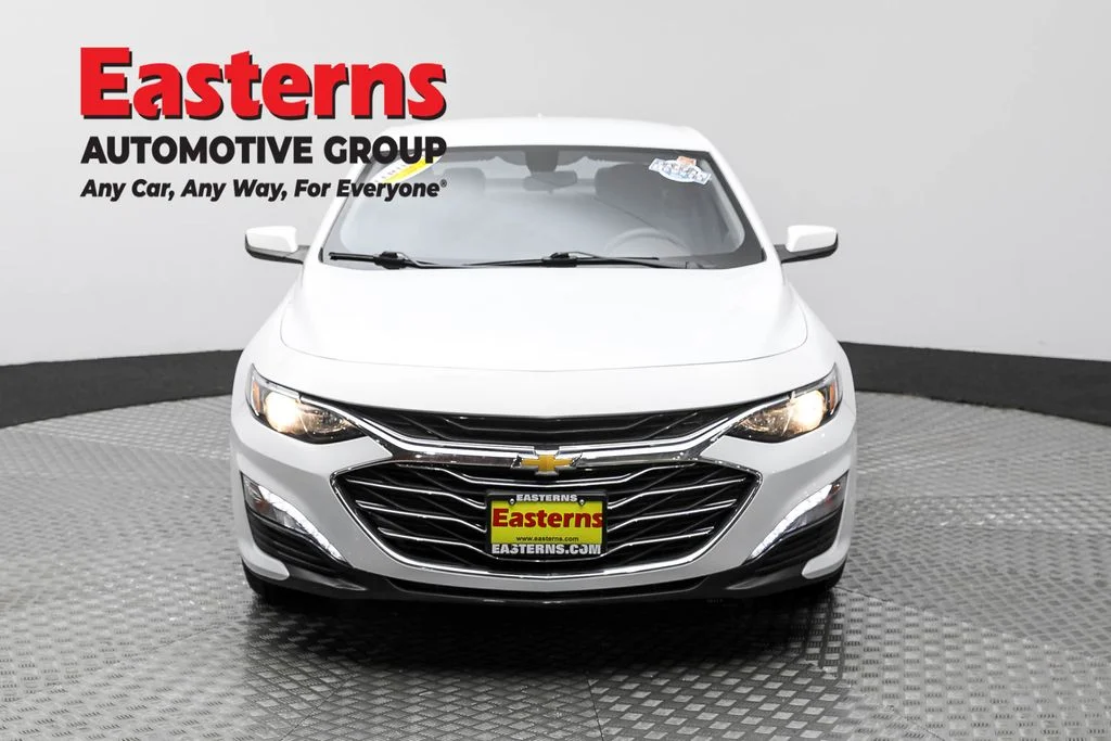 Used 2022 White Chevrolet LT image 2