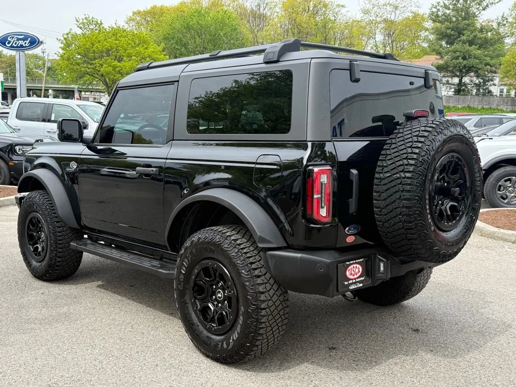 Used 2022 Black Ford Wildtrak image 10