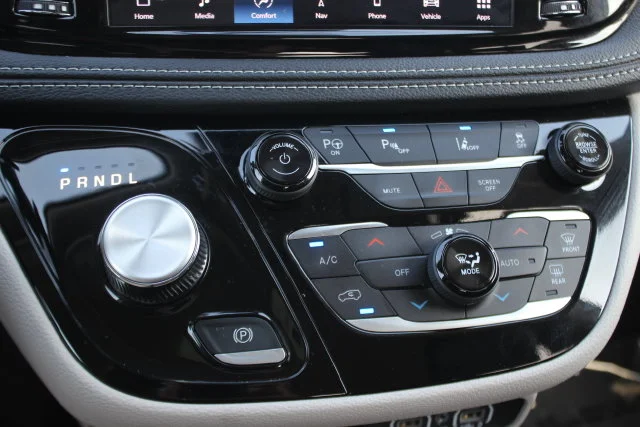 Used 2024 White Chrysler Select Road Tripper image 9
