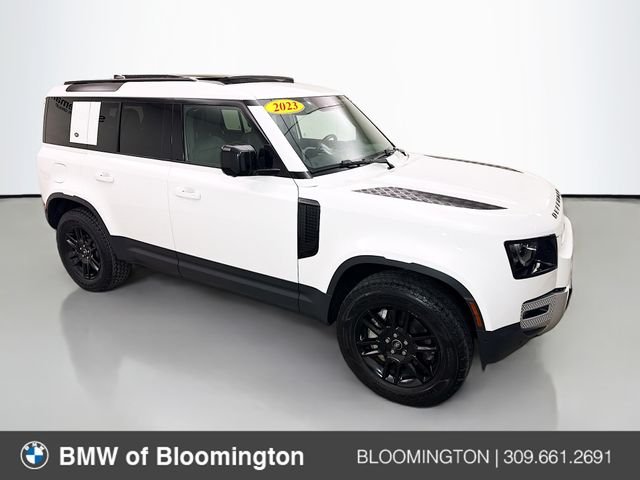 2023 Land Rover Defender SE's photo