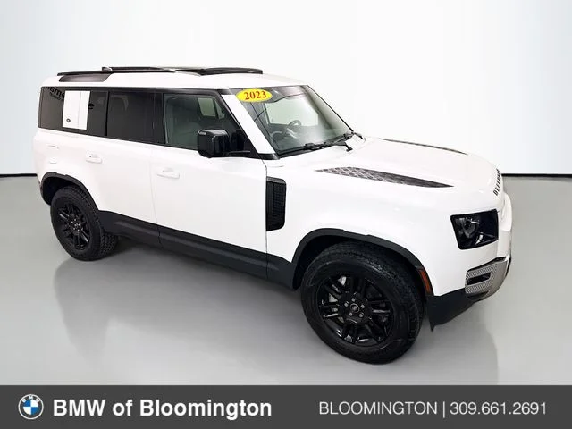 2023 Land Rover Defender SE's photo