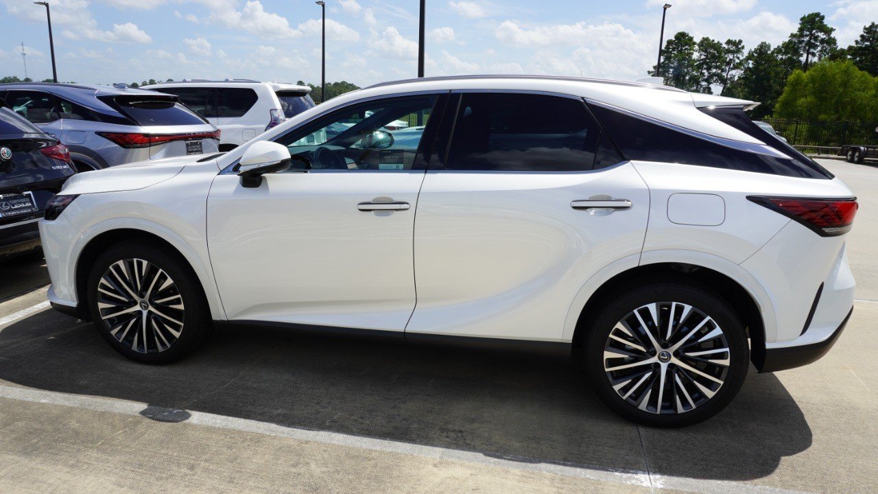 Used 2025 White Lexus RX 350 Premium image 4