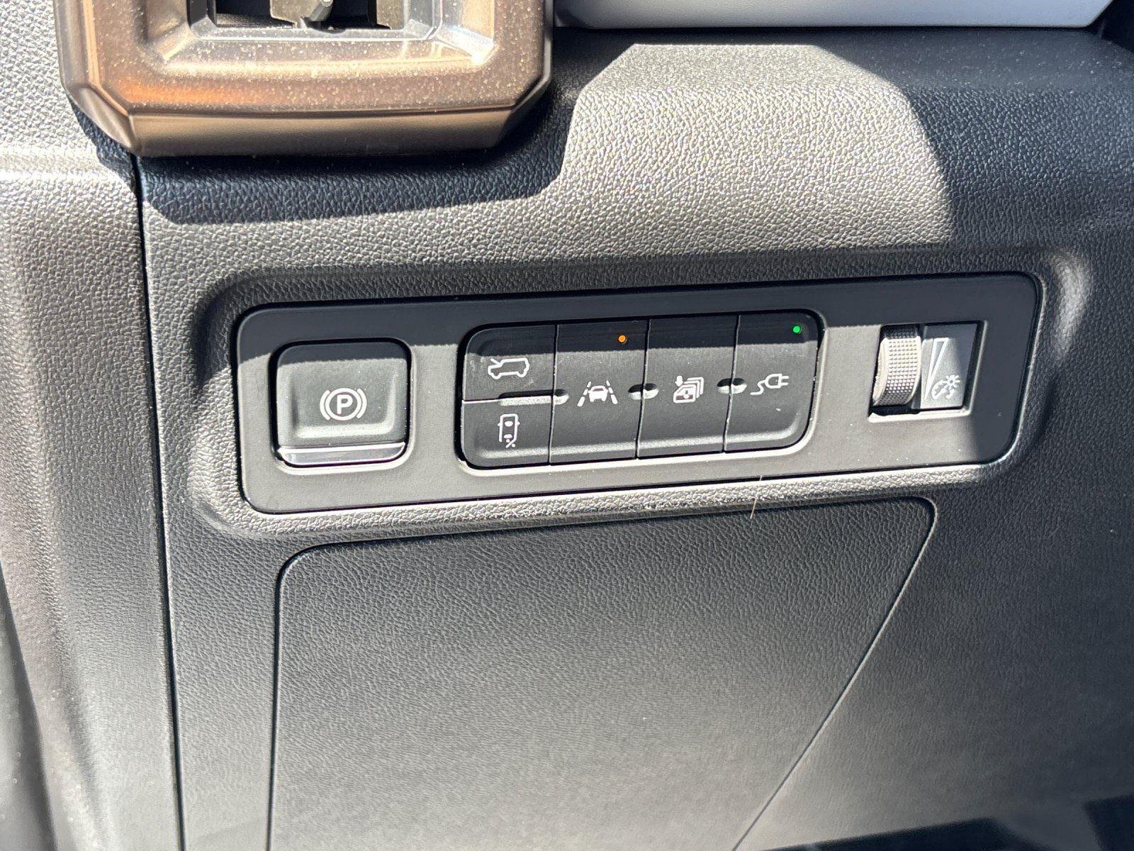 Used 2025 Interstellar White GMC 2X image 17