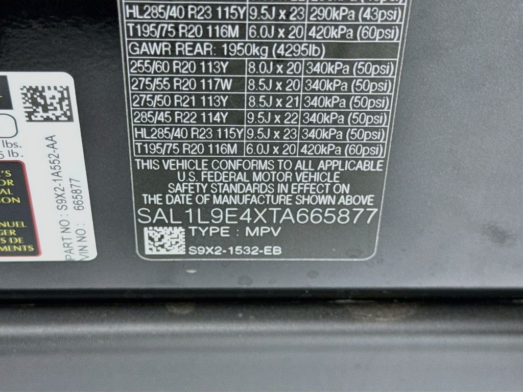New 2026 Santorini Black Land Rover Dynamic SE image 34