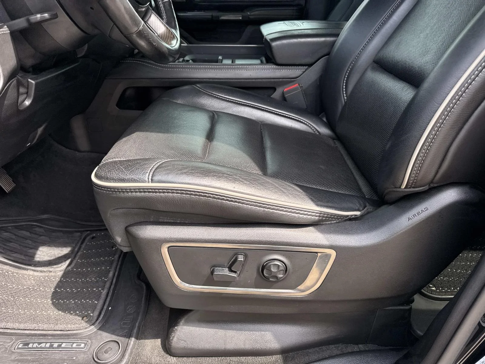 Certified Used 2020 Diamond Black Ram Limited image 17