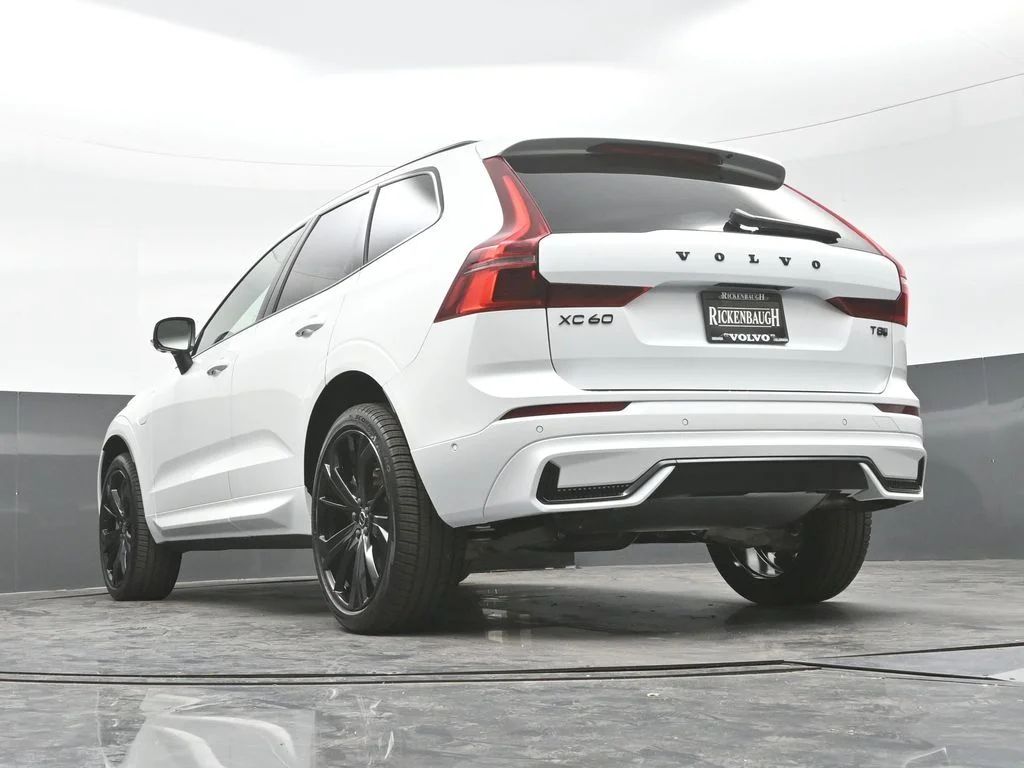 New 2026 Crystal White Volvo T8 Ultra Black Edition image 25