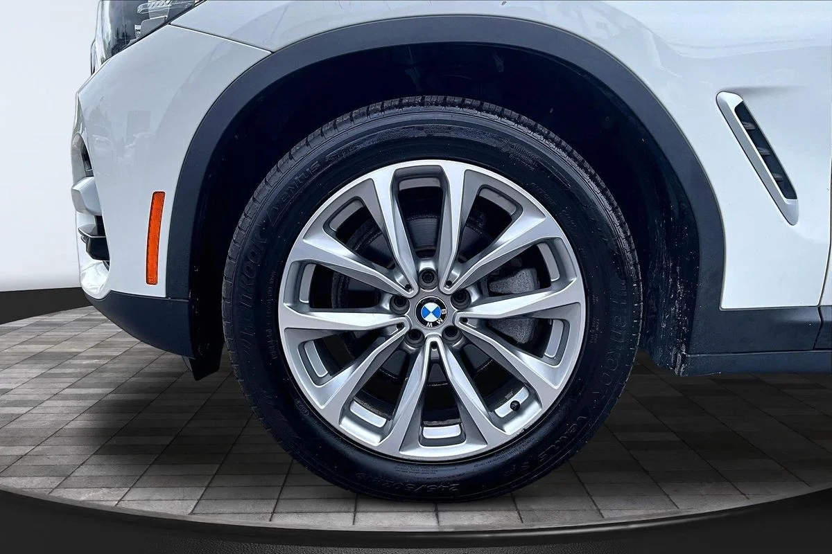Used 2019 White BMW xDrive30i image 37