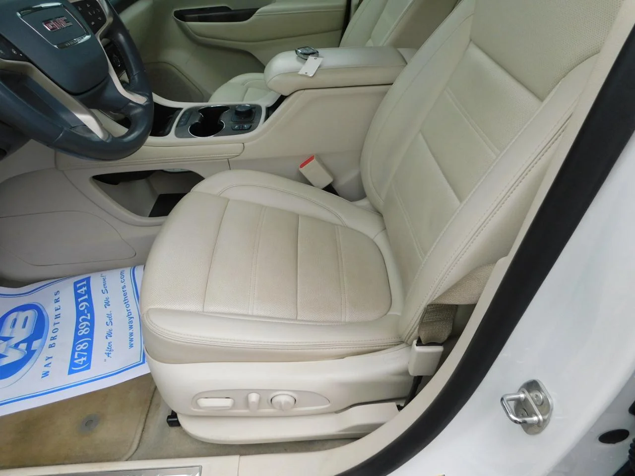 Used 2022 White GMC FWD 4DR DENALI image 36