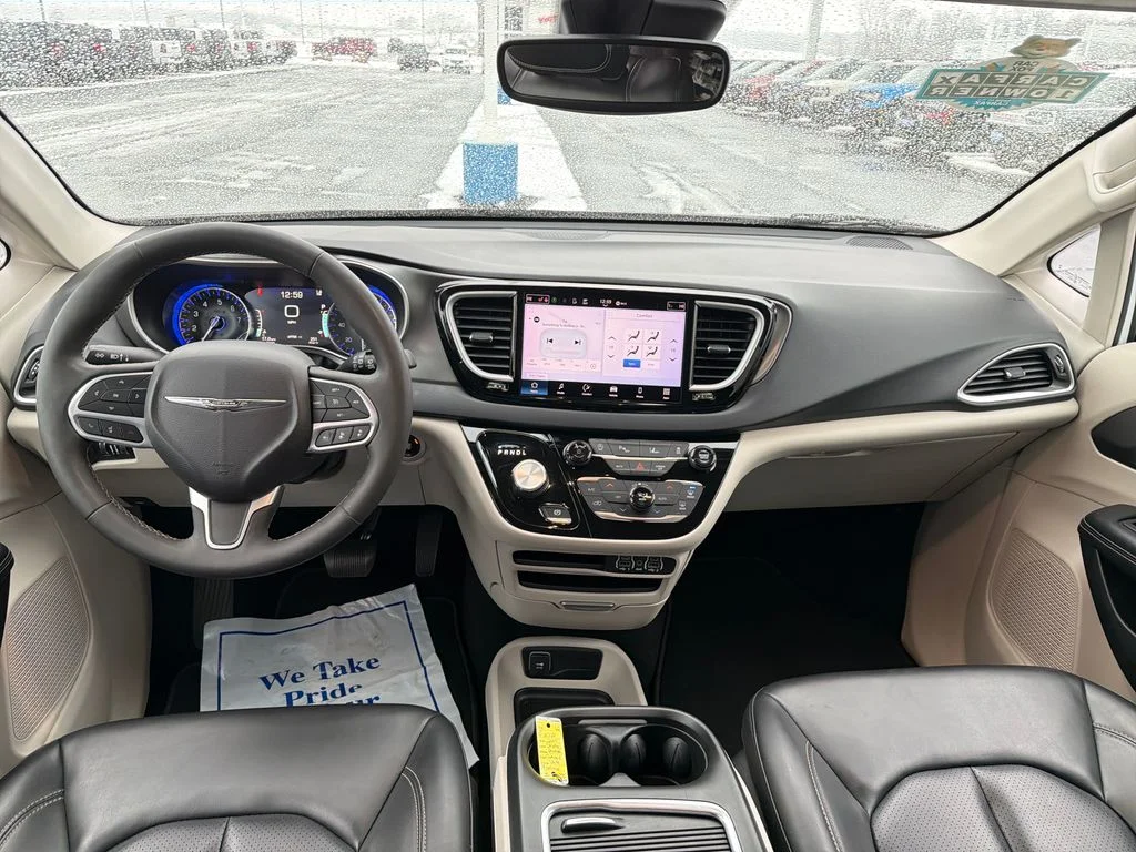 2023 Chrysler Pacifica Touring L - Photo 12