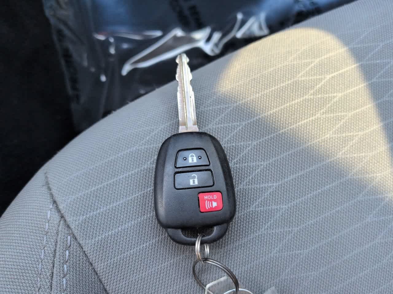 Used 2018 Midnight Black Metallic Toyota SR5 image 26
