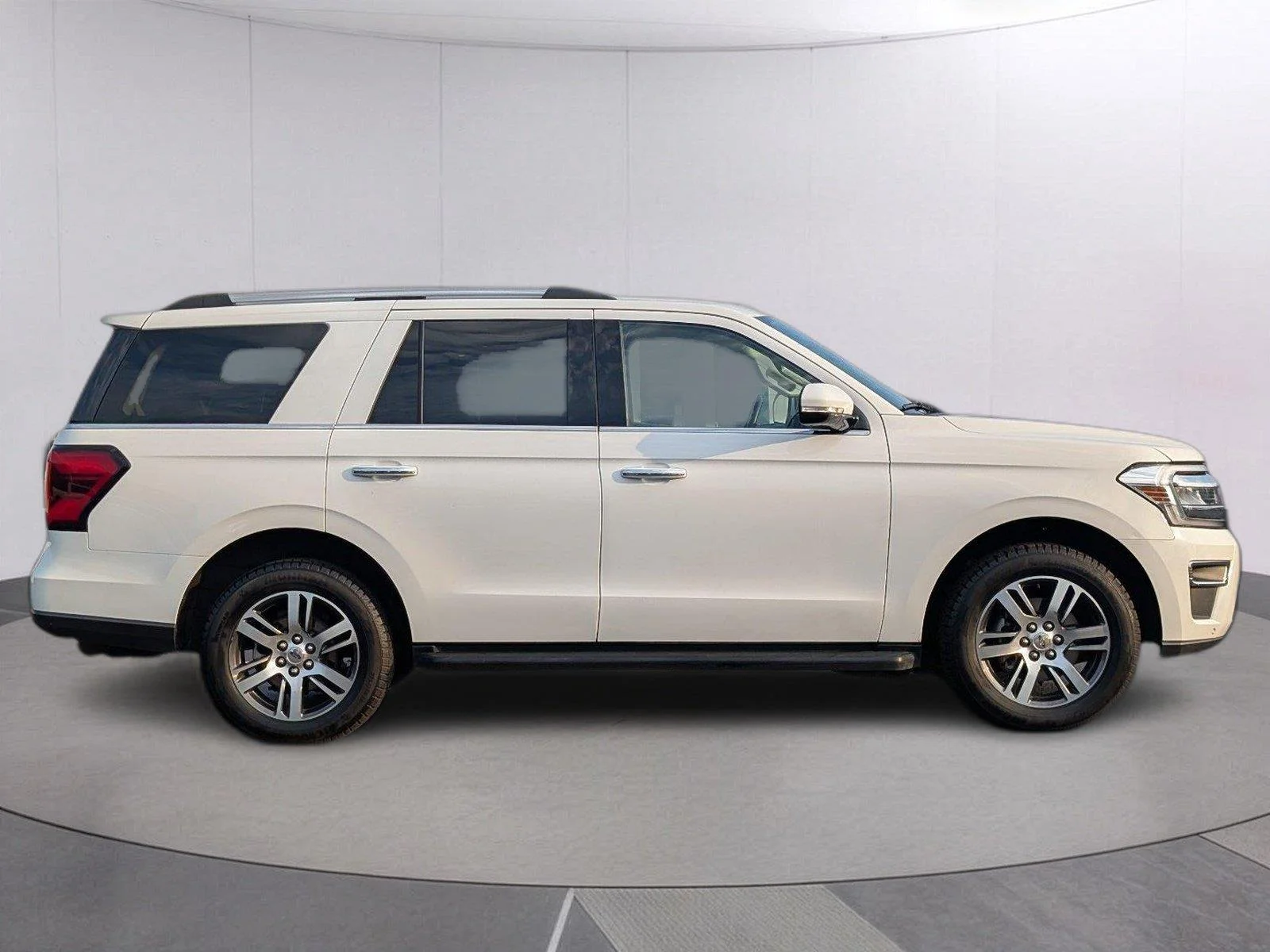 Used 2024 Oxford White Ford Limited image 8