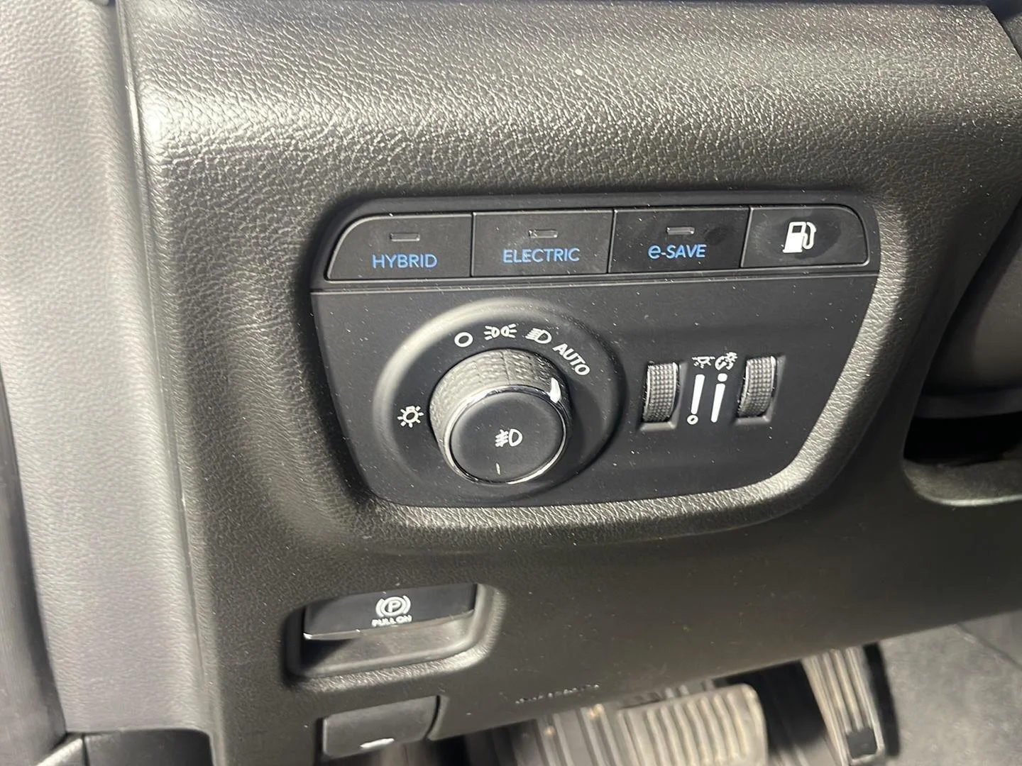 Used 2023 Diamond Black Crystal Pearlcoat Jeep 30th Anniversary image 16