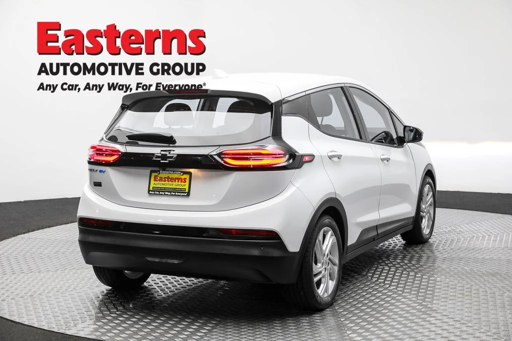 Used 2023 White Chevrolet 1LT image 5