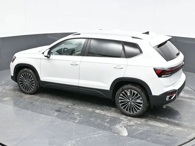 2025 Volkswagen Taos SE - Photo 11