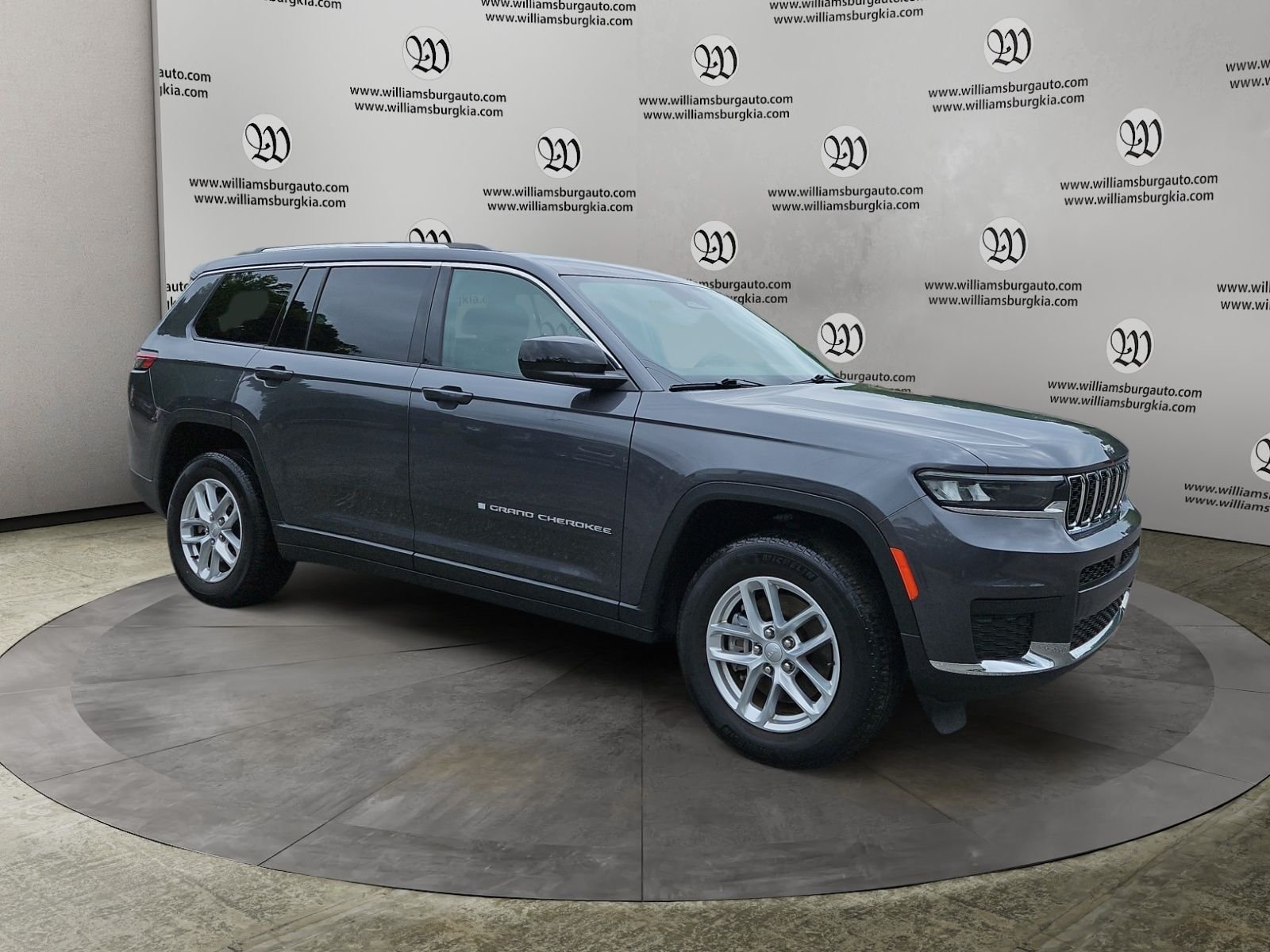 Used 2023 Gray Jeep Laredo image 7
