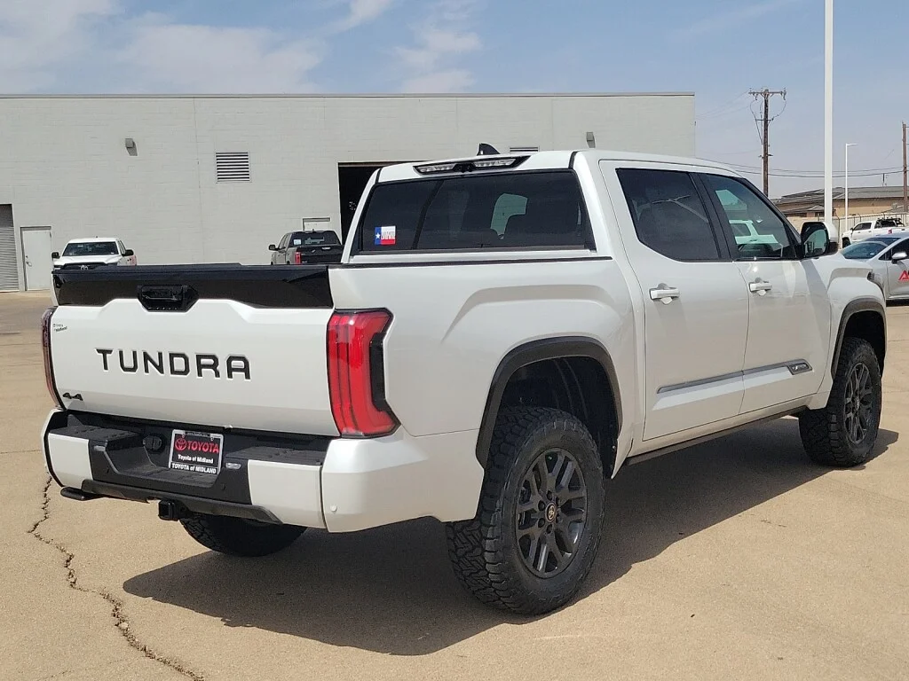 New 2026 Wind Chill Pear Toyota Platinum image 3