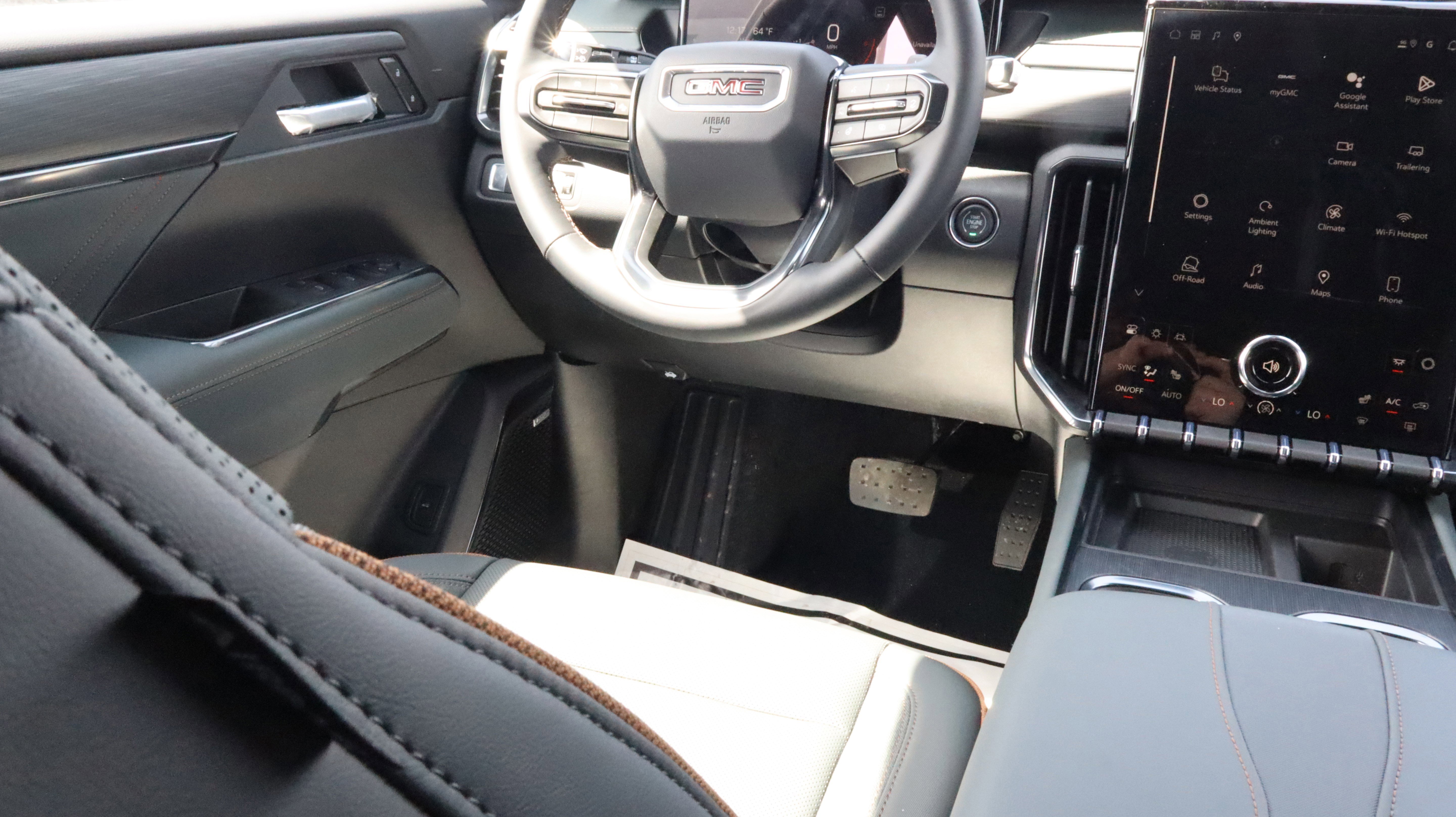 2026 GMC Acadia AT4 - Photo 9