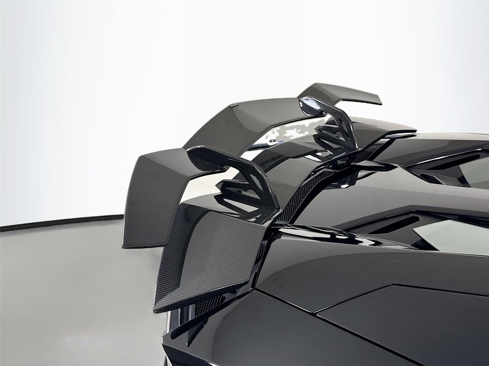 Used 2016 Nero Aldebaran Lamborghini LP 700-4 | Vorsteiner Carbon Wing | Carbon Interior image 33