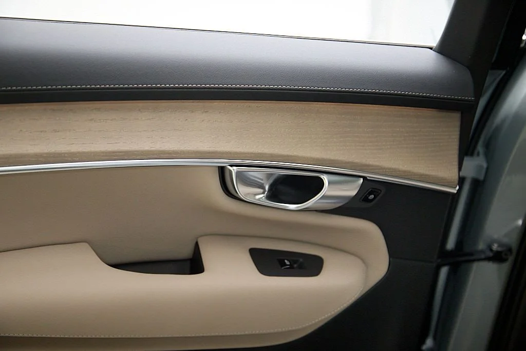 New 2026 Vapour Grey Volvo Plus image 20