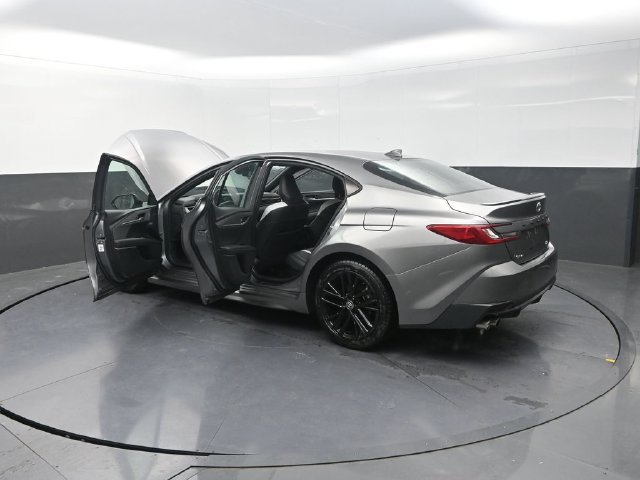 Used 2025  Toyota SE image 43