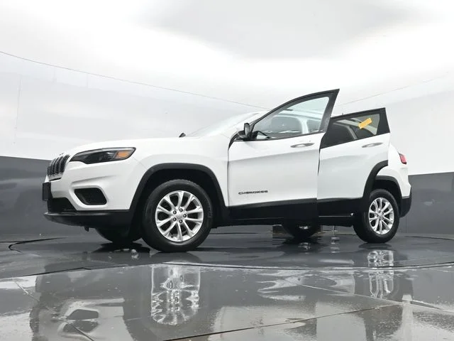 Certified Used 2020 Bright White Clearcoat Jeep Latitude image 32