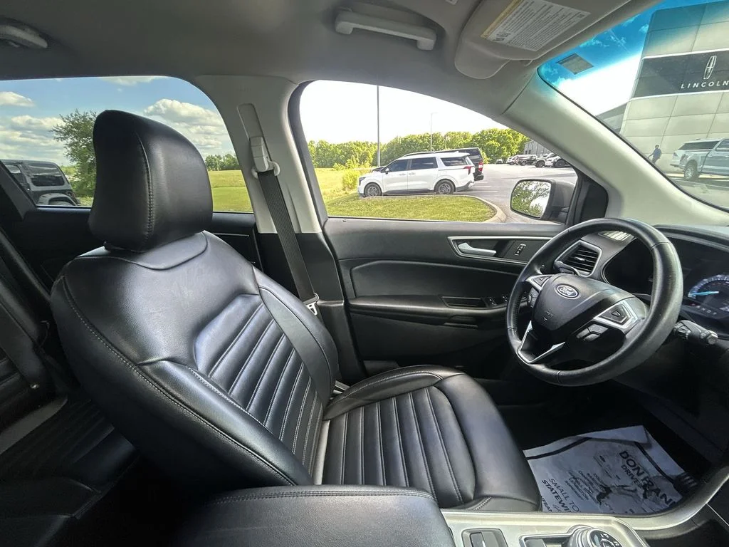 Used 2023 Gray Ford SEL image 10
