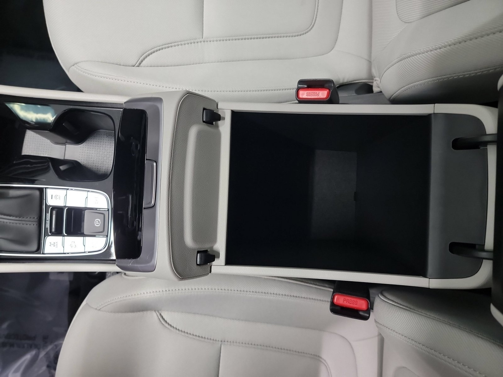 Used 2025 Shimmering Silver Hyundai SEL image 27