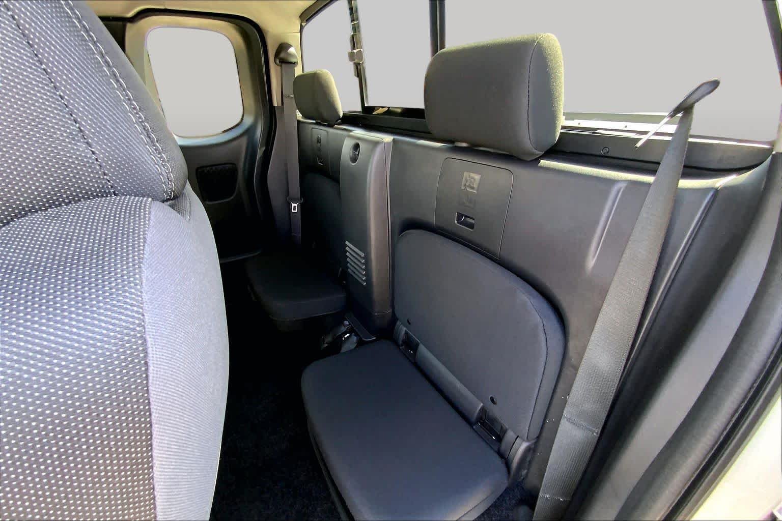 Used 2025 Glacier White Nissan SV image 18