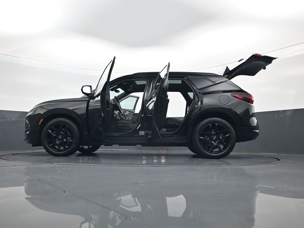 Used 2025 Black Chevrolet RS image 34
