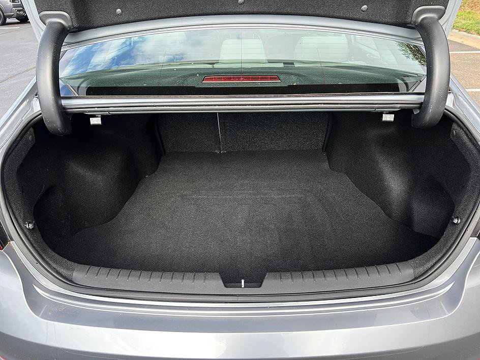 Used 2017 Shale Gray Metallic Hyundai Sport image 21