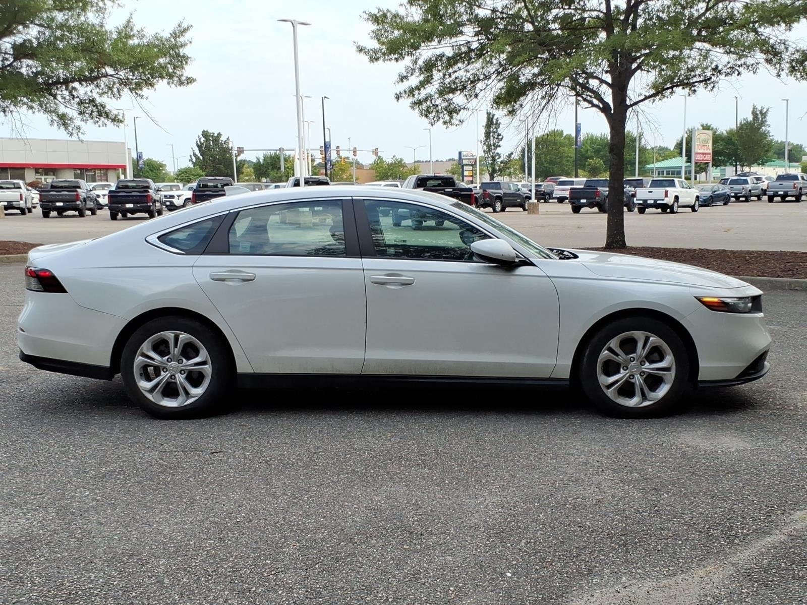 Used 2023 Platinum White Pearl Honda LX image 8
