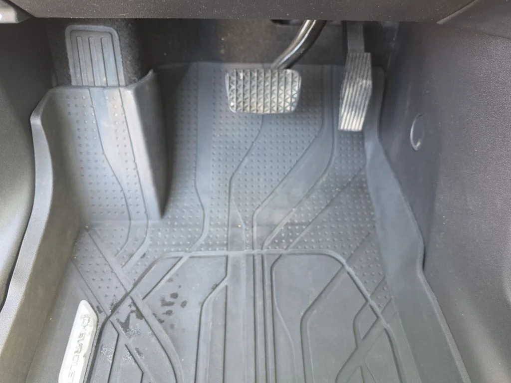 Used 2023 Sterling Gray Metallic Chevrolet Premier image 17