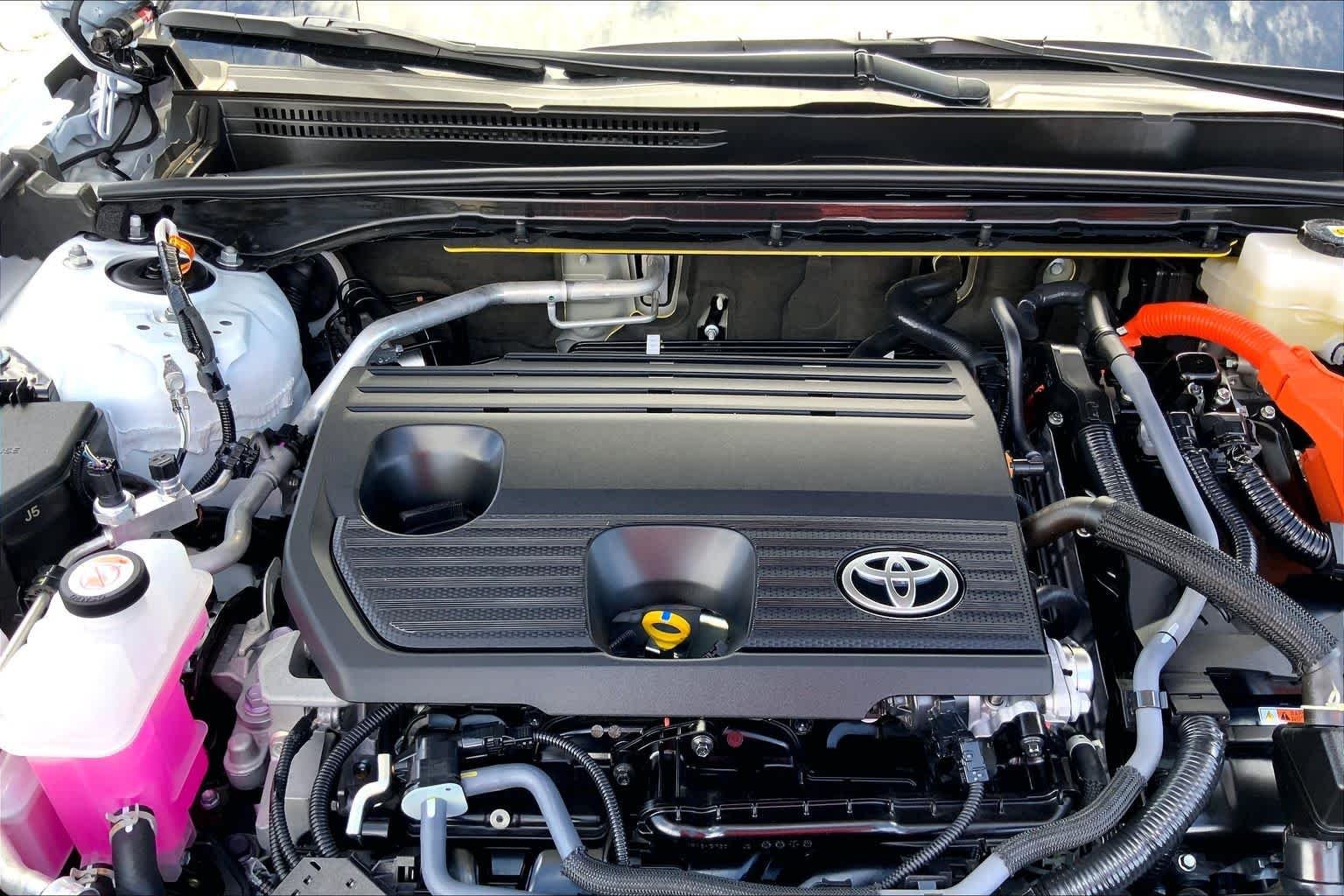 Used 2025 Oxygen White Toyota XLE image 29