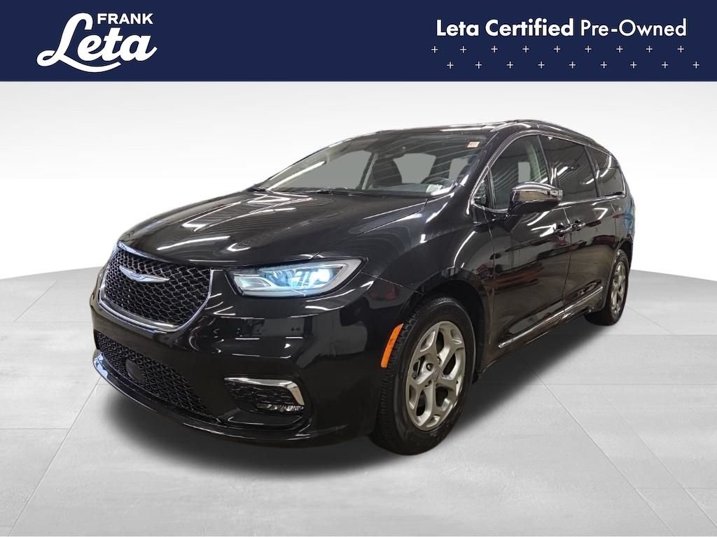 2023 Chrysler Pacifica Limited's photo