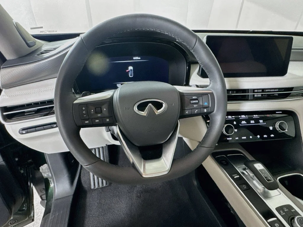 Certified Used 2027 Green INFINITI LUXE image 14