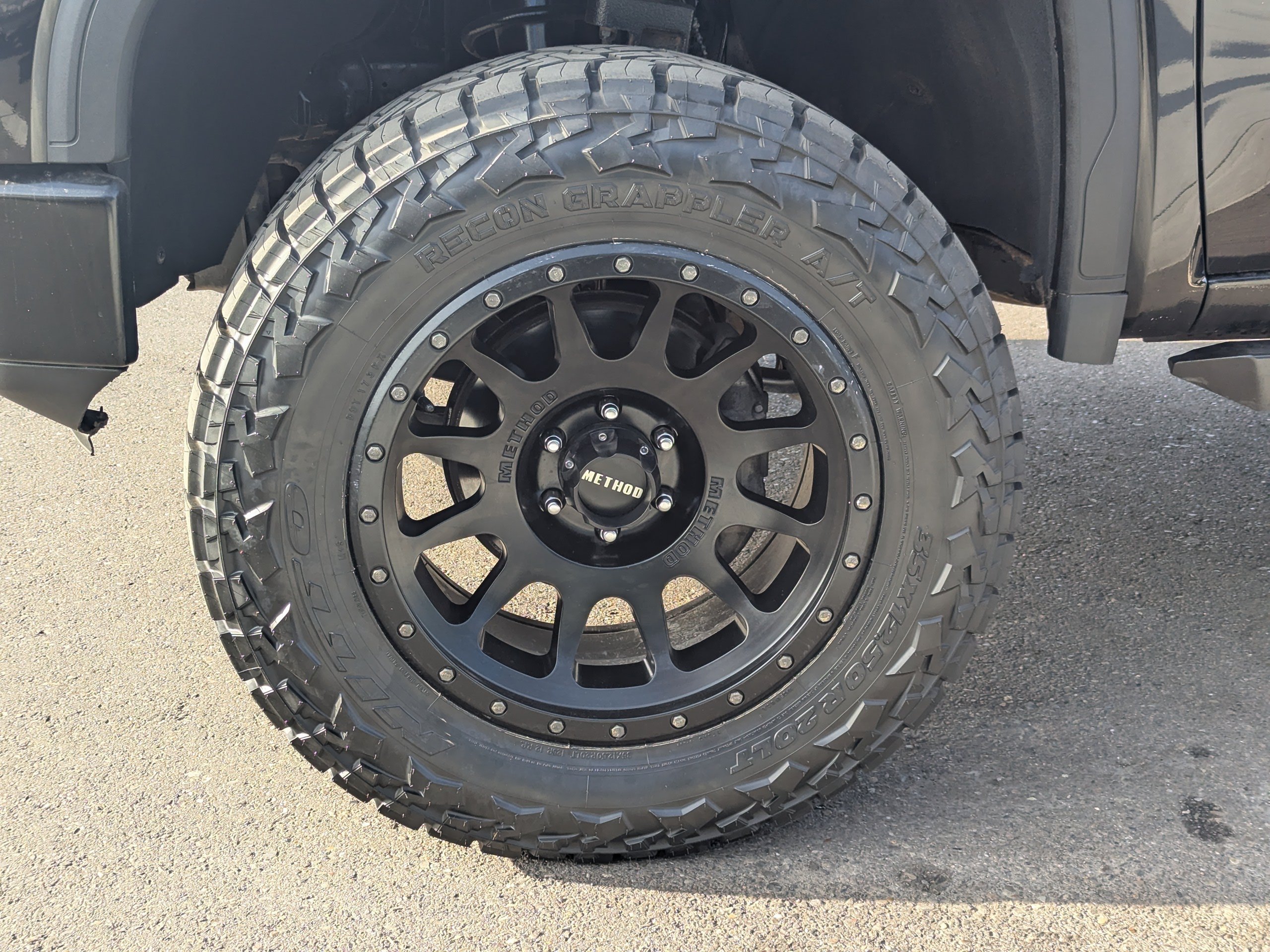 Used 2020 ONYX BLACK GMC Elevation image 46