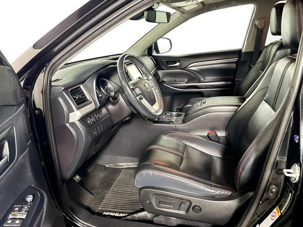 Used 2019 Black Toyota SE image 11