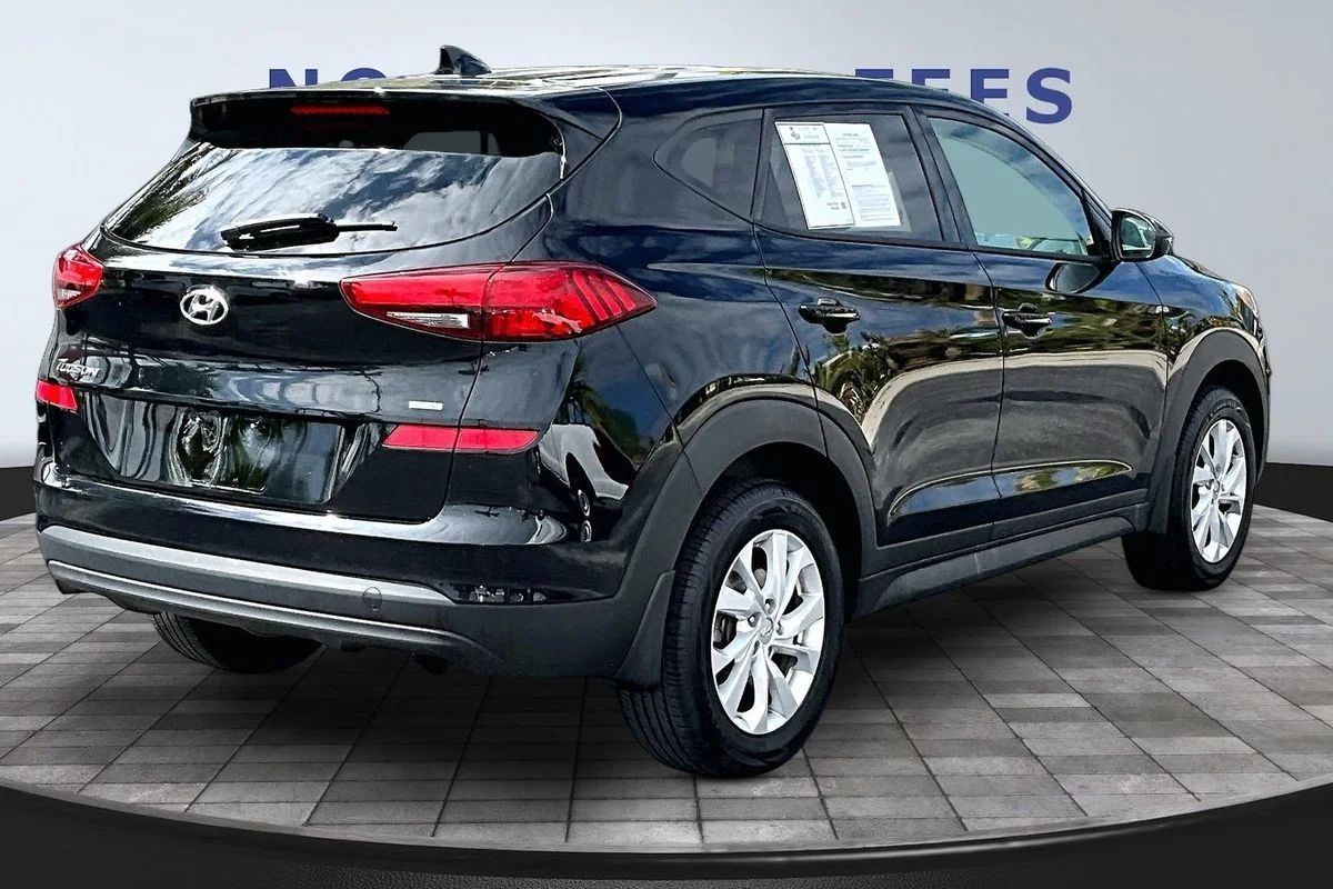 Used 2020  Hyundai SE image 6