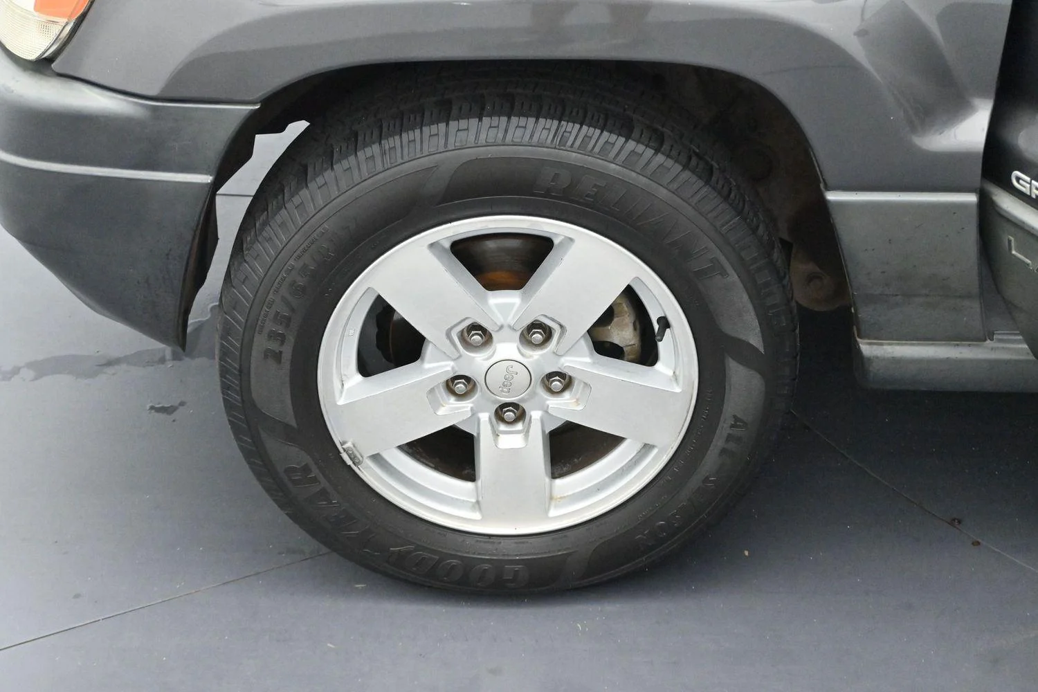 Used 2004  Jeep Columbia Edition 2WD image 25